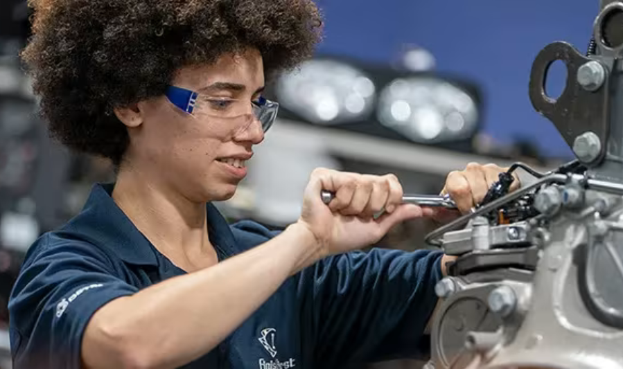 Why Choose a Diesel Engine Mechanic in Te Awamutu
